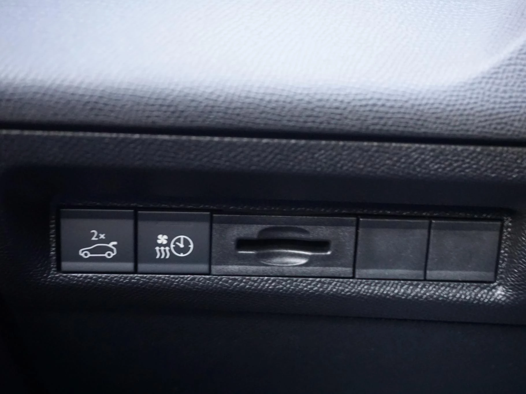 Hoofdafbeelding Peugeot e-308