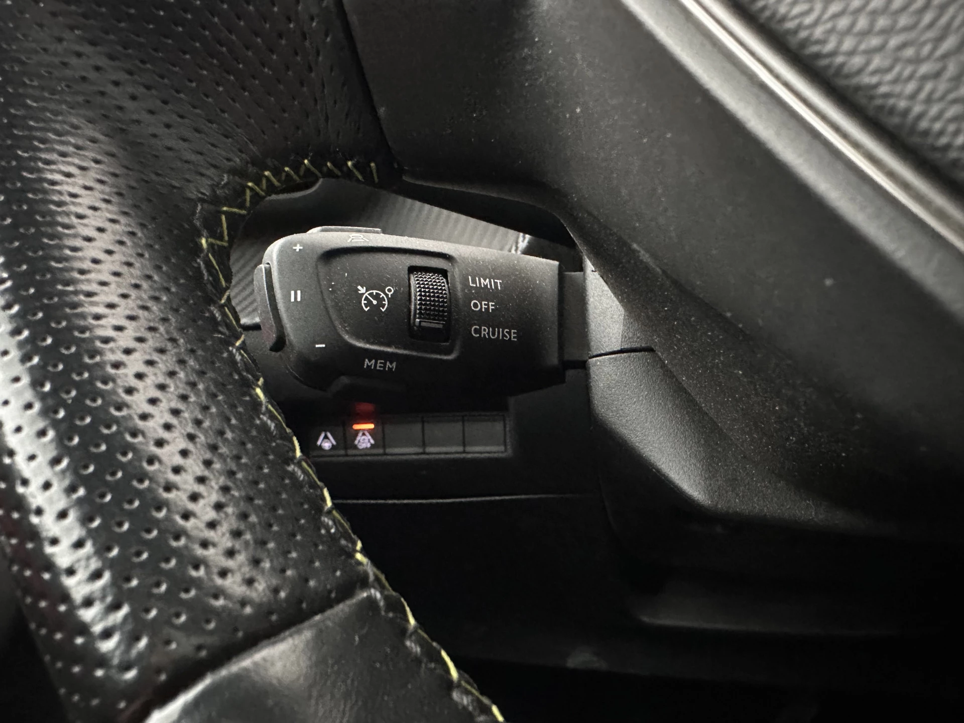 Hoofdafbeelding Peugeot e-208