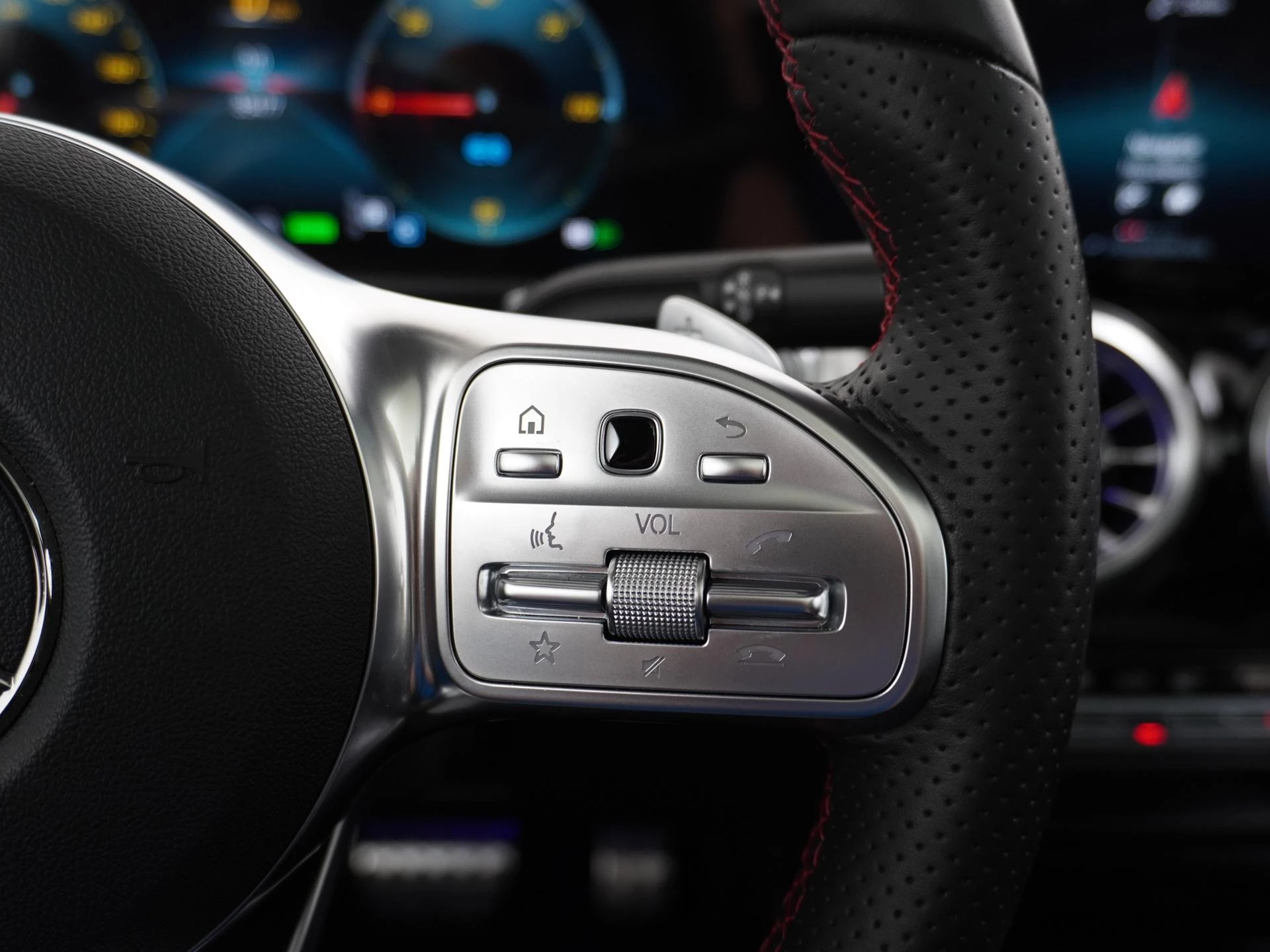 Hoofdafbeelding Mercedes-Benz EQB