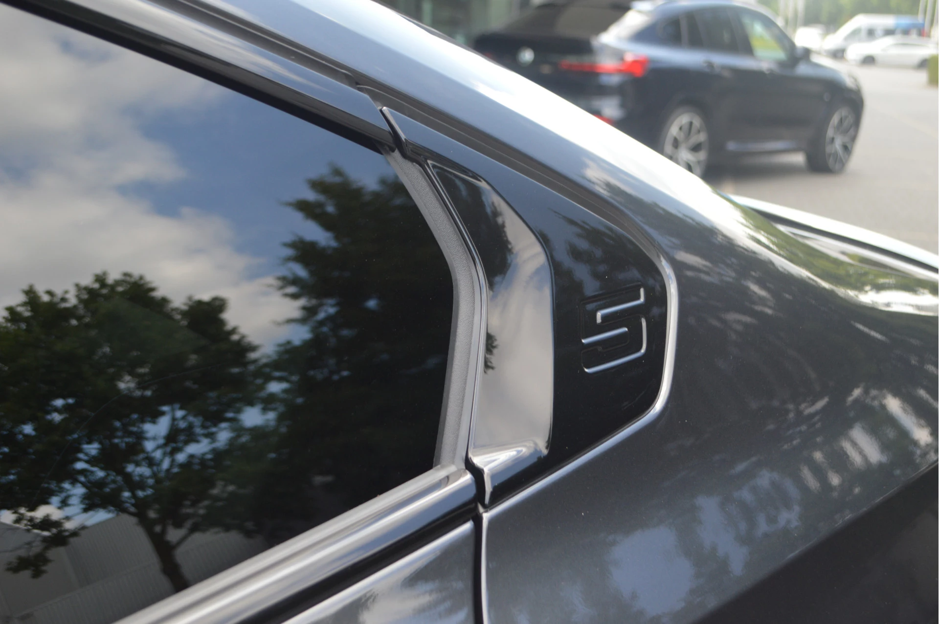 Hoofdafbeelding BMW i5