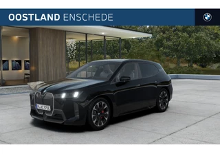 BMW iX xDrive60 M Sport / Panoramadak Sky Lounge / Trekhaak / Parking Assistant Professional / M Multifunctionele Stoelen / Adaptieve LED / Active Steering