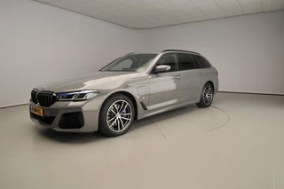BMW 5 Serie Touring 530e | M-Sportpakket | Laserlicht | HUD | Trekhaak | Schuifdak | Active cruise | DAB | Harman-kardon sound | Alu 18 inch
