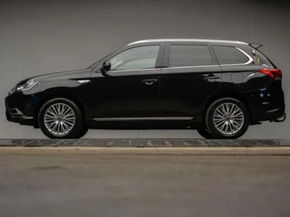 Mitsubishi Outlander 2.4 PHEV Instyle Sport (APPLE CARPLAY,NAVI,STOELVERWARMING,CAMERA,PDC,LEDER,KEYLESS,CRUISE,GETINT,LM VELGEN)