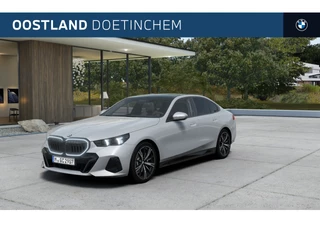 BMW 5 Serie 520i M Sport Automaat / Panoramadak / Trekhaak / Adaptieve LED / Parking Assistant Plus / M Sportonderstel / Stuurverwarming / Comfort Access