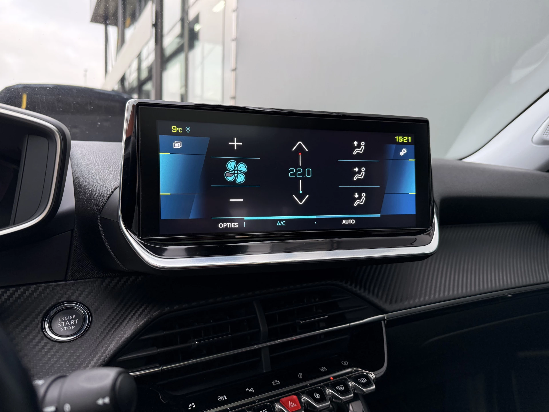 Hoofdafbeelding Peugeot e-2008