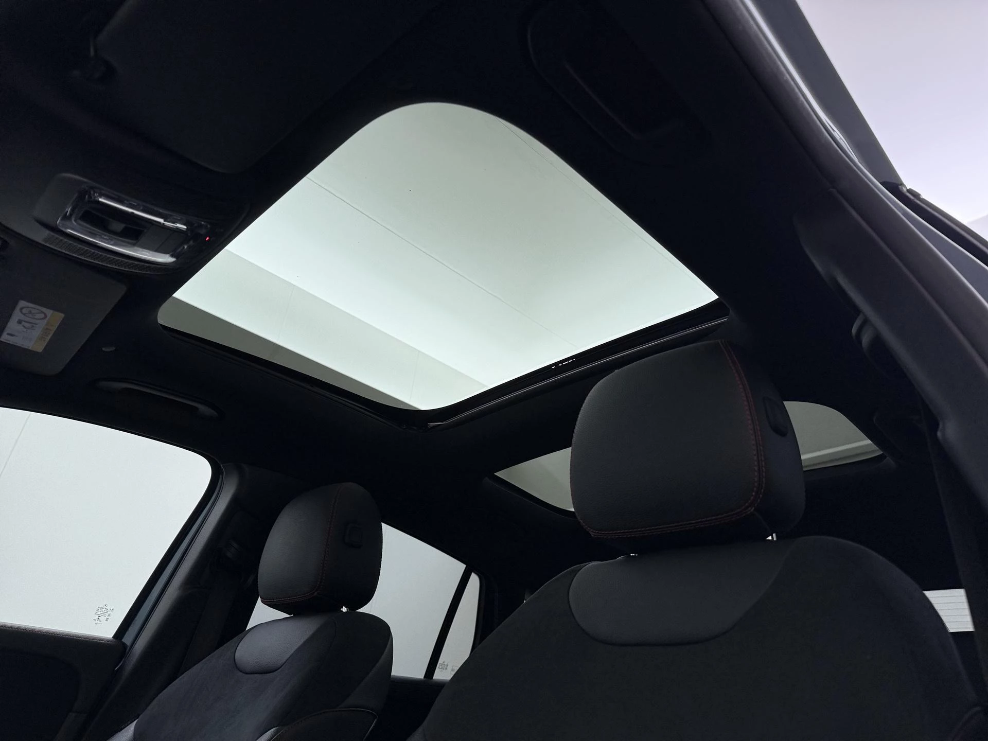 Hoofdafbeelding Mercedes-Benz EQA