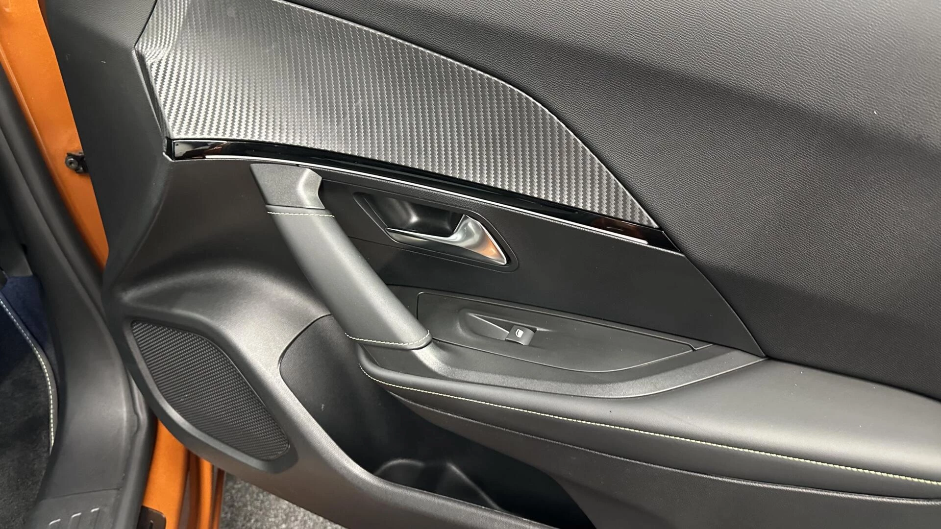 Hoofdafbeelding Peugeot e-2008