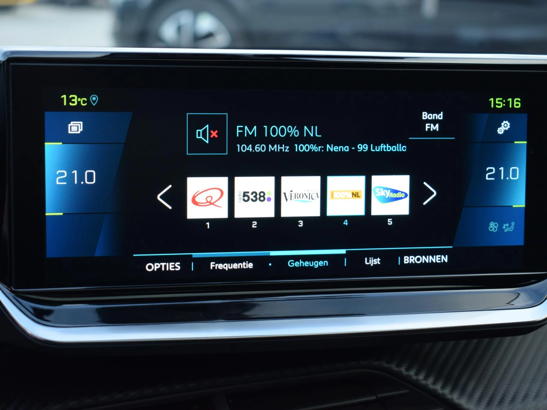 Hoofdafbeelding Peugeot e-208