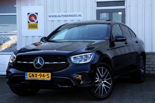 Mercedes-Benz GLC Coupé 300e 4MATIC Plug in Hybride 9G-Aut.*BTW*Perfect Onderh.*1ste Eig*Dak/Night pakket/Stoelverw./Camera/Standkachel/Navi/LED/Xenon/DAB/Apple Carplay-android/Elek. Klep/Parkeersens.V+A/19 inch LM*