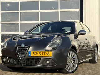 Alfa Romeo Giulietta 1.4 T Distinctive 170pk | Bi-xenon koplampen | Bluetooth | Cruise control | Lichtmetalen velgen 18" | Navigatiesysteem full map | Parkeersensor achter | Sportstoelen | Prachtig exemplaar!