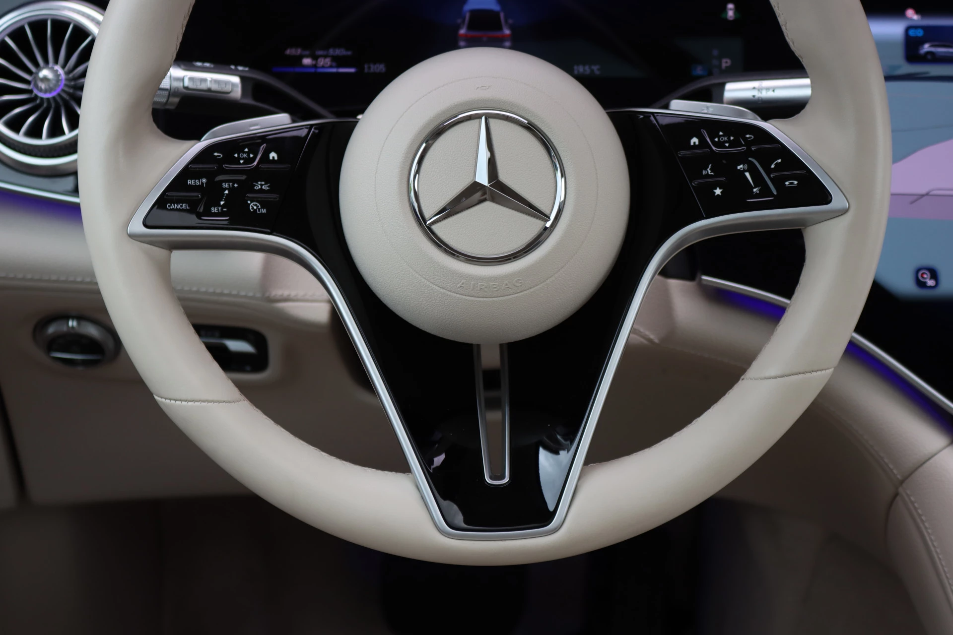 Hoofdafbeelding Mercedes-Benz EQS