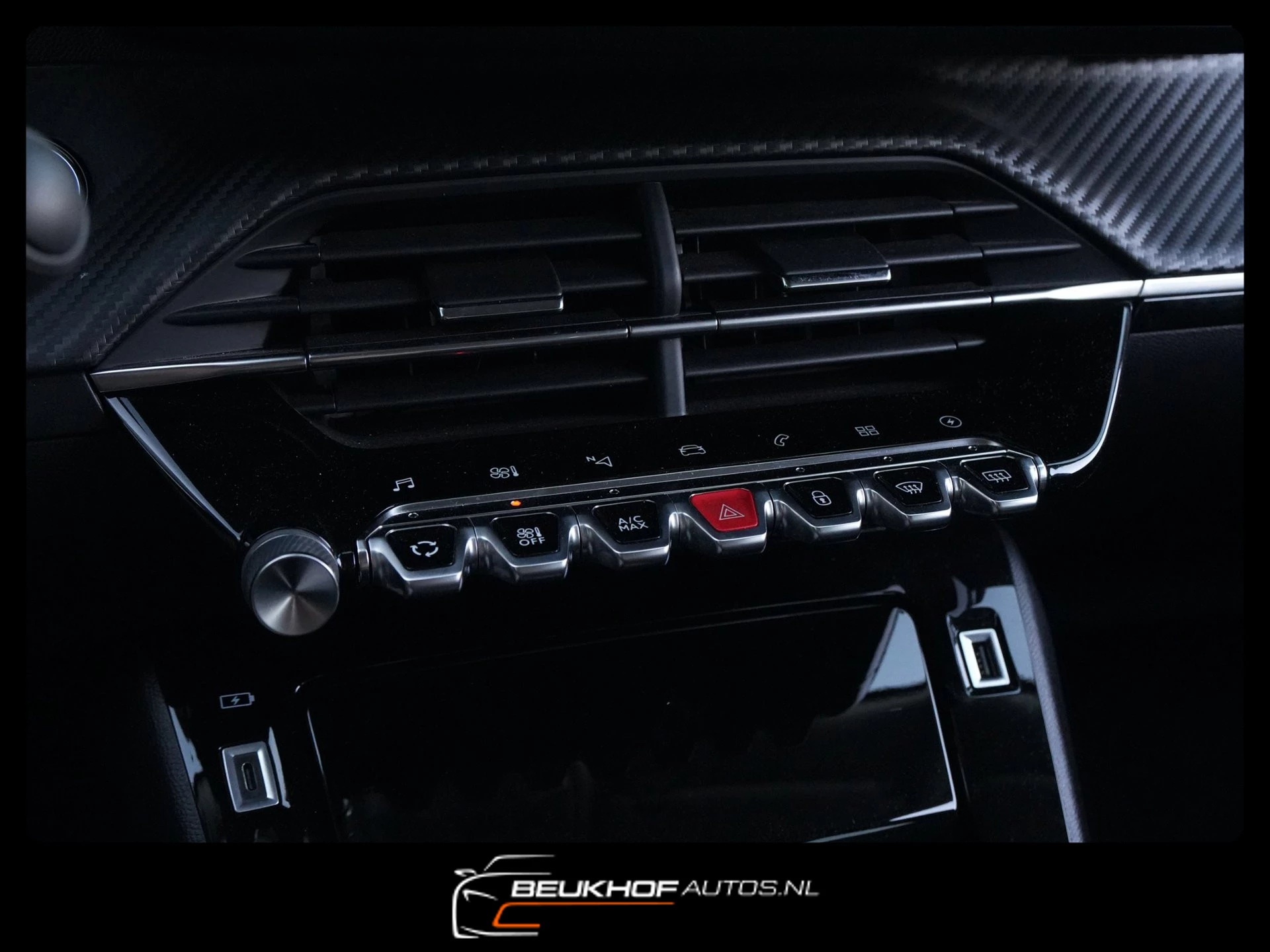 Hoofdafbeelding Peugeot e-2008