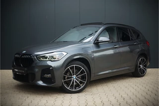 BMW X1 xDrive25e High Executive Edition M Sport | Panoramadak | Leer | Head-Up Display | Camera | Shadowline | Keyless | Adaptive Cruise Control | Navigatie Prof. | Stoelverwarming | Elek. Achterklep | Ambiance Verlichting |