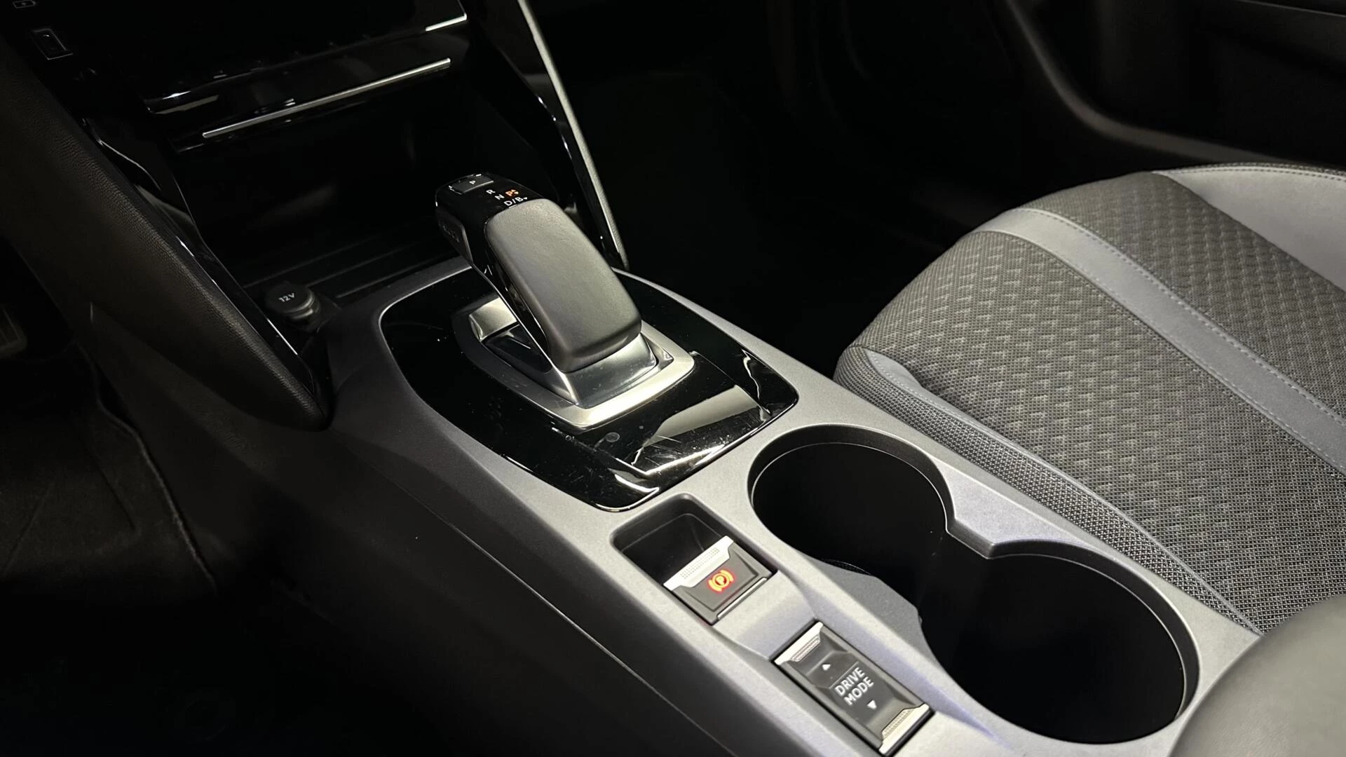 Hoofdafbeelding Peugeot e-2008