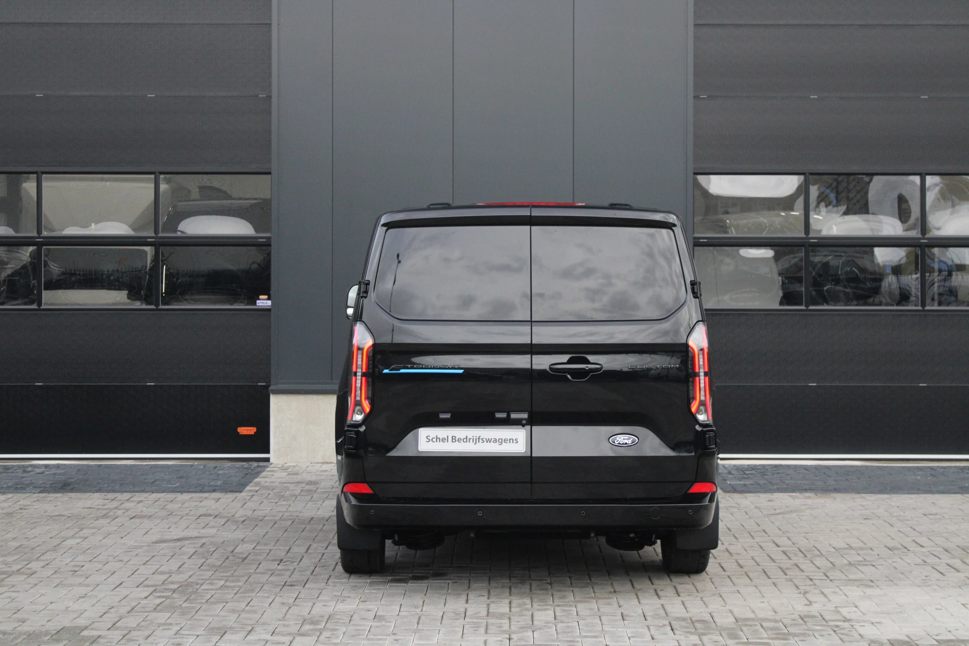 Hoofdafbeelding Ford E-Transit Custom