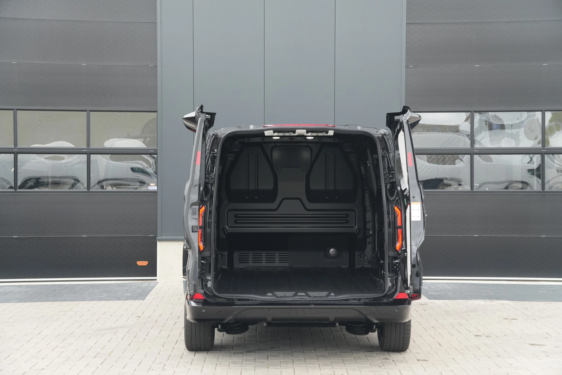 Hoofdafbeelding Ford E-Transit Custom