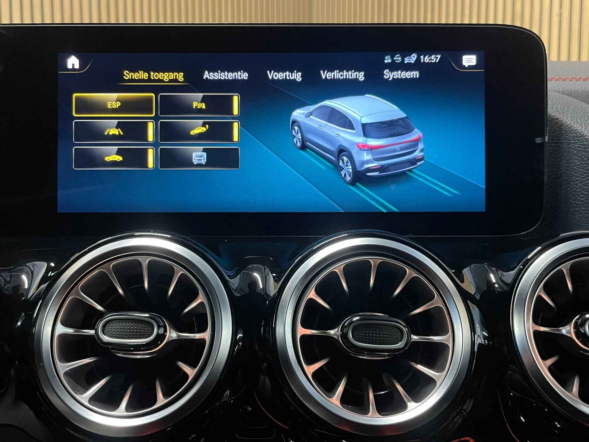 Hoofdafbeelding Mercedes-Benz EQA