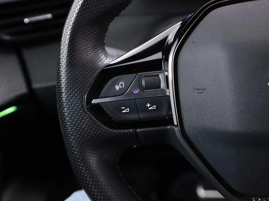 Hoofdafbeelding Peugeot e-2008