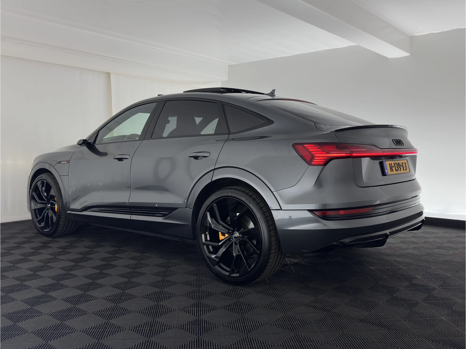 Hoofdafbeelding Audi e-tron
