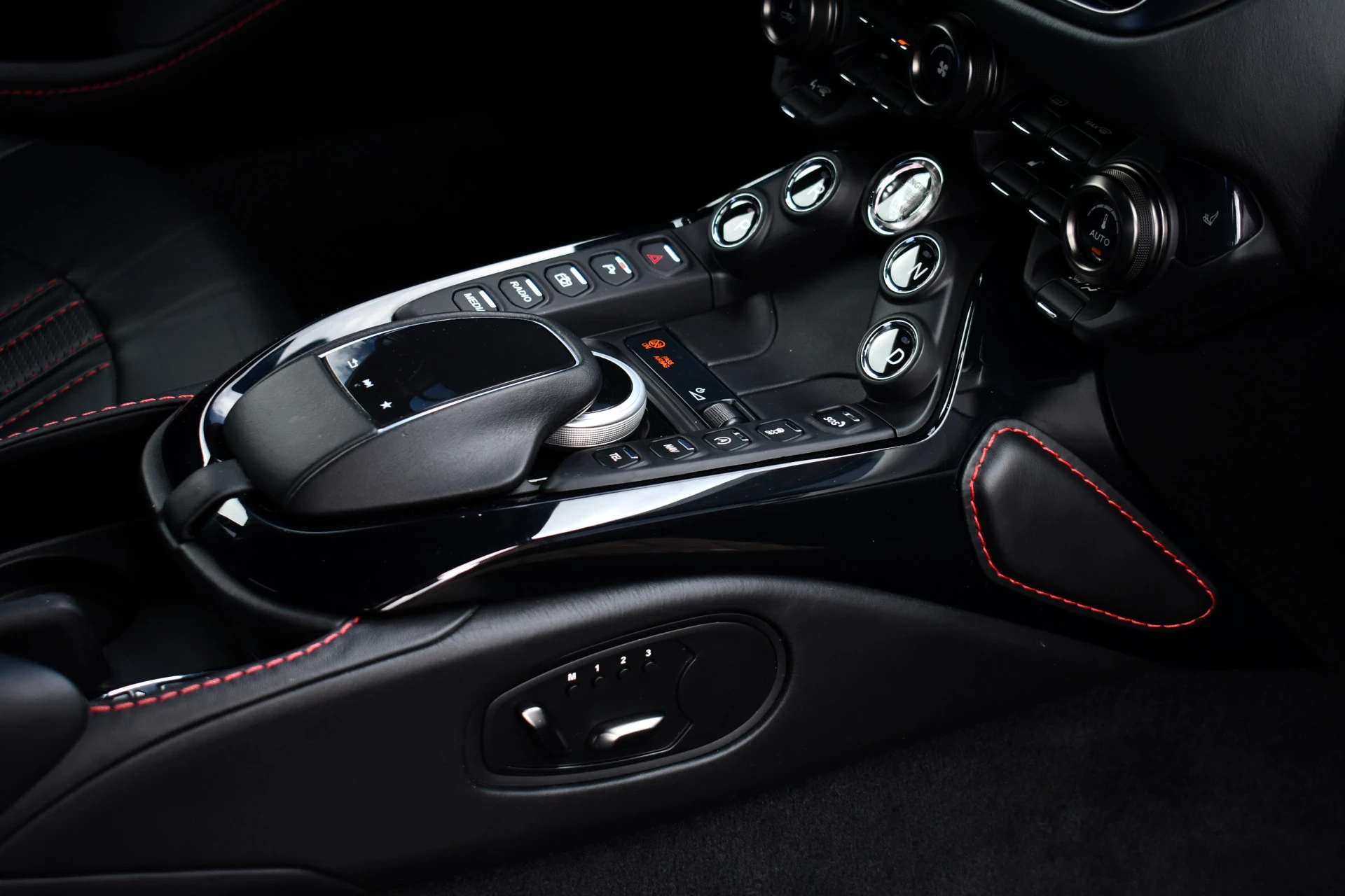 Hoofdafbeelding Aston Martin V8 Vantage
