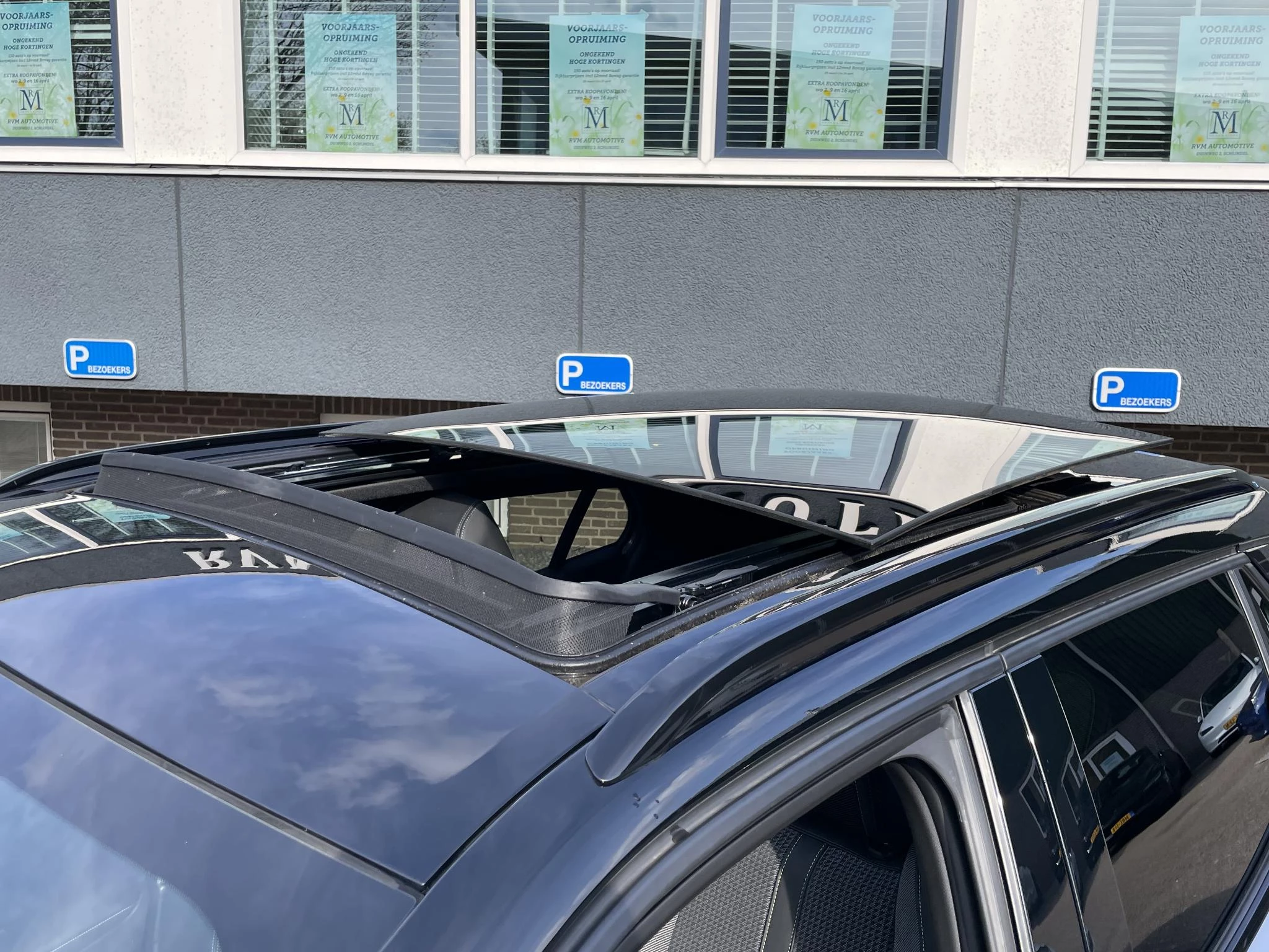 Hoofdafbeelding Peugeot e-2008