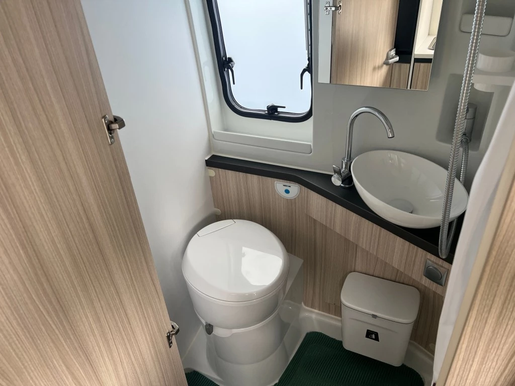 Hoofdafbeelding Adria Twin Axess 640 Sl