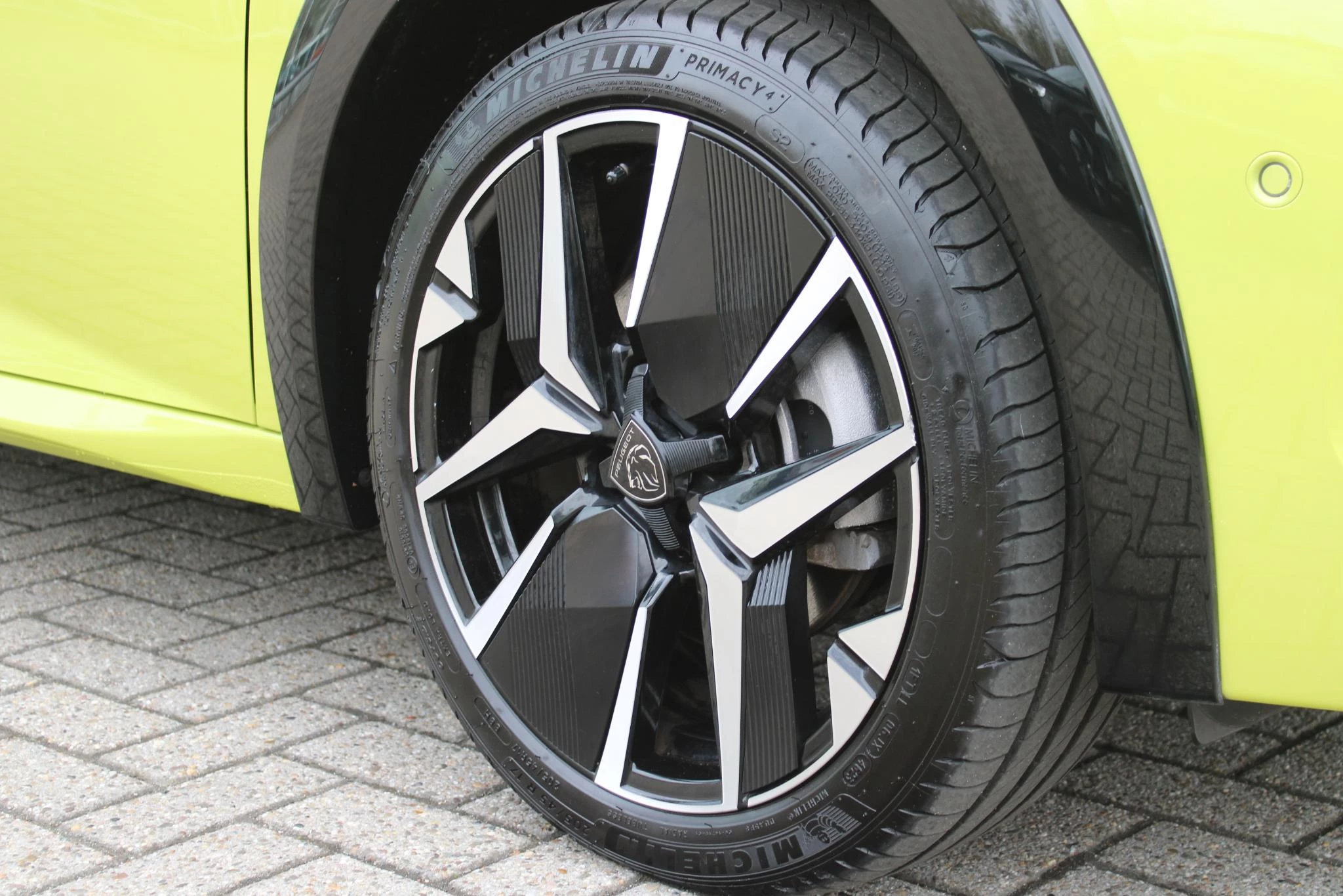 Hoofdafbeelding Peugeot e-208