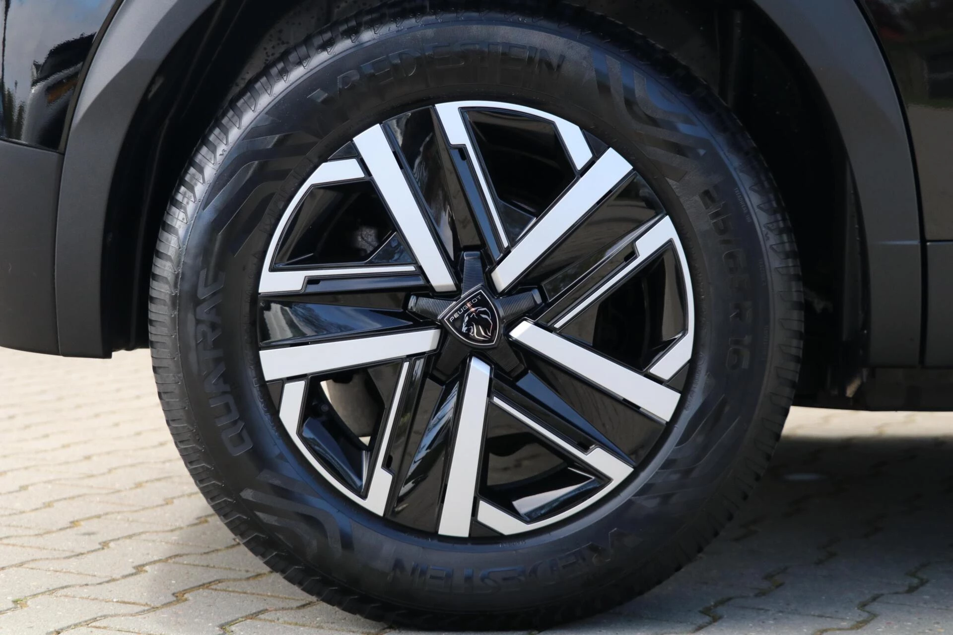 Hoofdafbeelding Peugeot e-2008