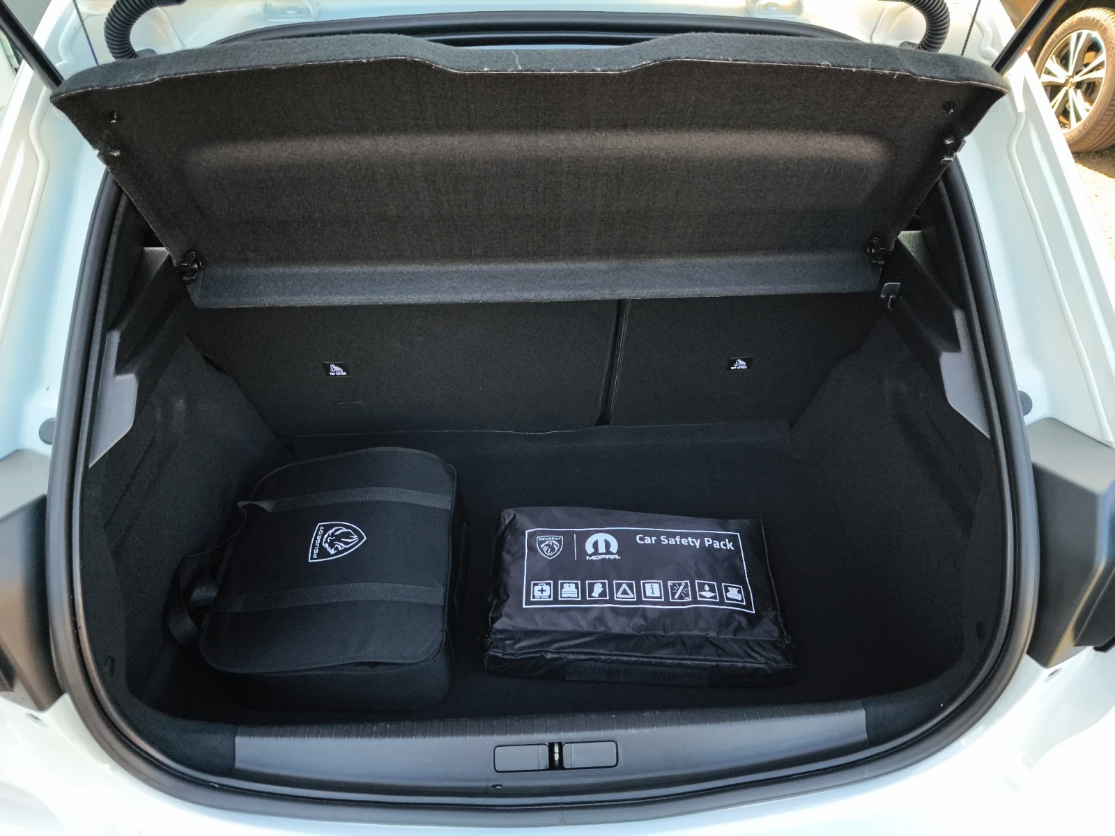 Hoofdafbeelding Peugeot e-208