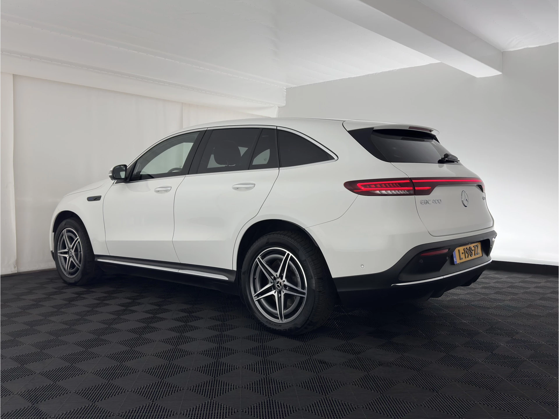 Hoofdafbeelding Mercedes-Benz EQC