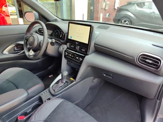 Toyota Yaris Cross Hybrid 130 GR-SPORT BLIND SPOT 18'' LM-VELGEN PARK-SENSOREN STOELVERW CAMERA NAVI APPLE/ANDROID CLIMA AD-CRUISE