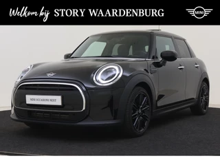MINI Cooper Hatchback Classic / Panoramadak / Multifunctioneel stuurwiel / Sportstoelen / Comfort Access / Stoelverwarming / LED / Cruise Control / Navigatie