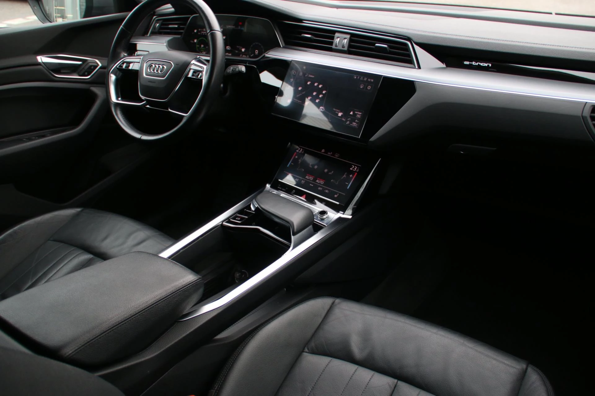 Hoofdafbeelding Audi e-tron