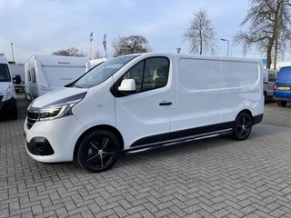 Hoofdafbeelding Renault Trafic Renault Trafic 2.0 dCi 120pk T29 L2H1 Comfort / vaste prijs rijklaar € 19.950 ex btw / lease vanaf € 375 / 17 inch velgen / trekhaak / airco / cruise / camera / navi / euro 6 diesel
