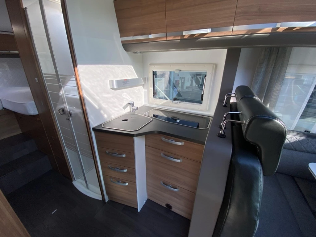 Hoofdafbeelding Adria Coral 670 Sl 2.2 140pk Enkele Bedden 202