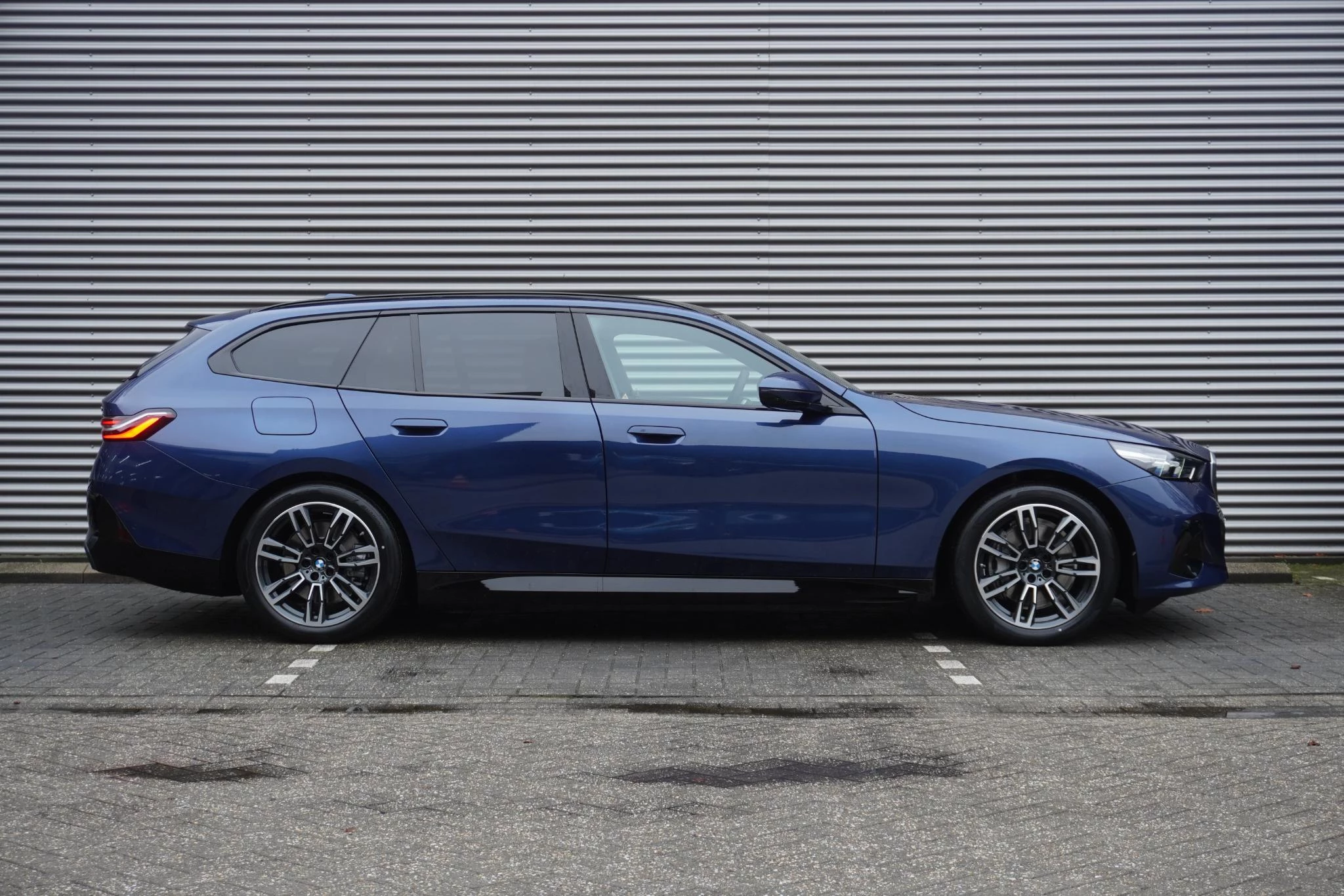 Hoofdafbeelding BMW i5