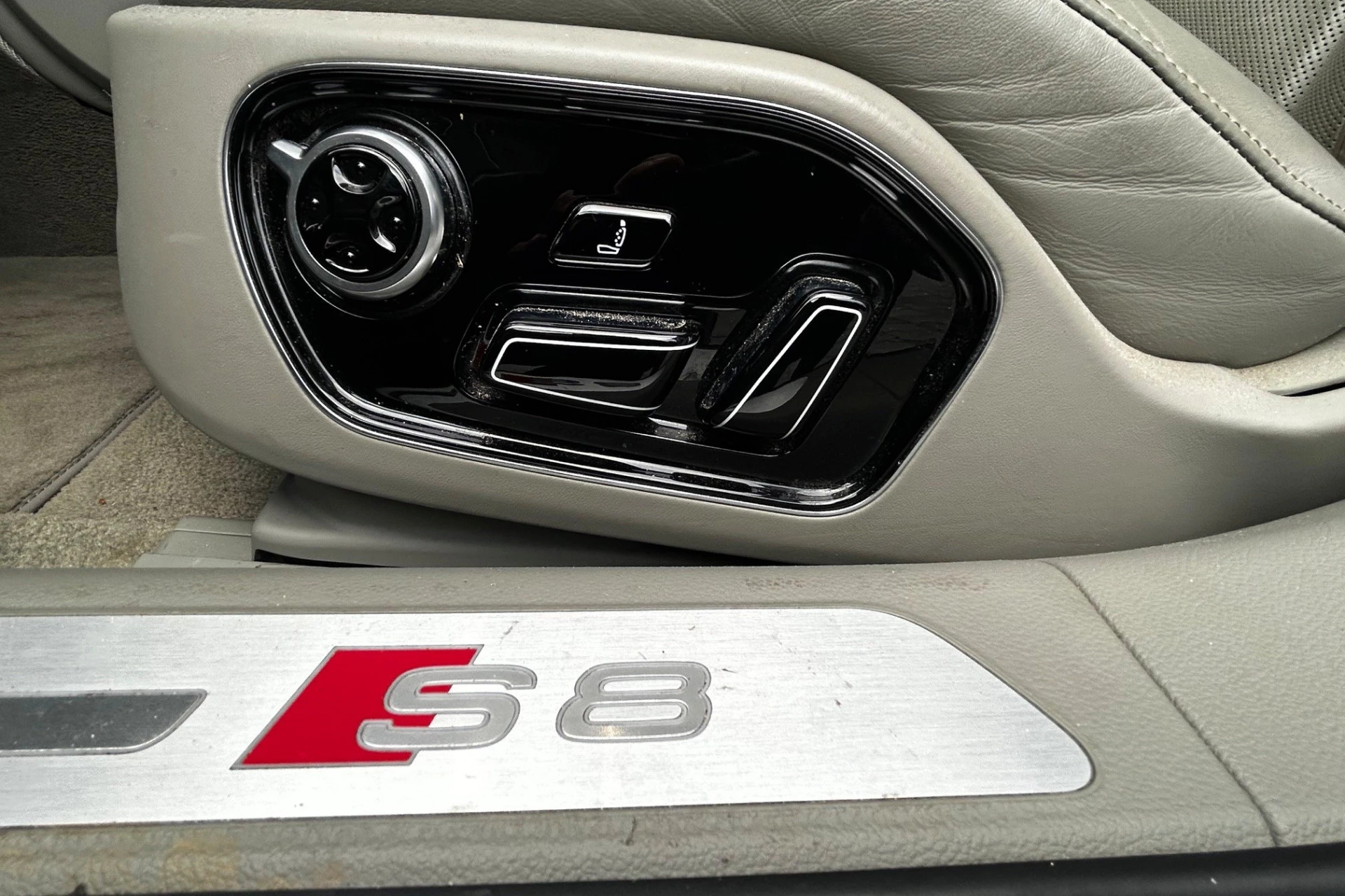 Hoofdafbeelding Audi A8