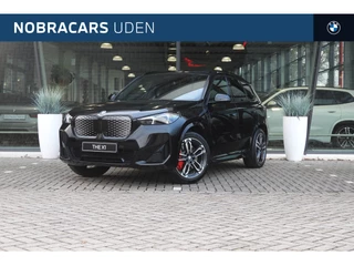 Hoofdafbeelding BMW iX1 BMW iX1 xDrive30 M Sport / Panoramadak / Trekhaak / Sportstoelen / M Adaptief onderstel / Comfort Access / Adaptieve LED / Stoelverwarming