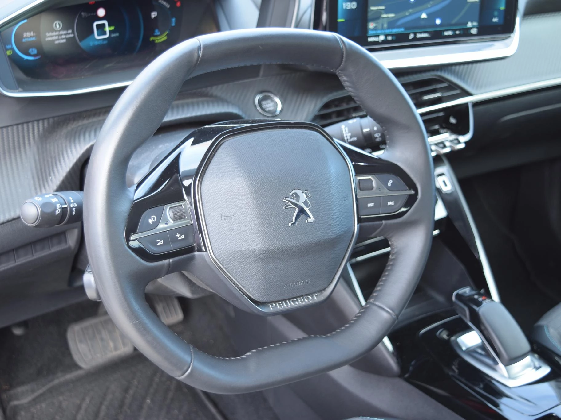 Hoofdafbeelding Peugeot e-2008