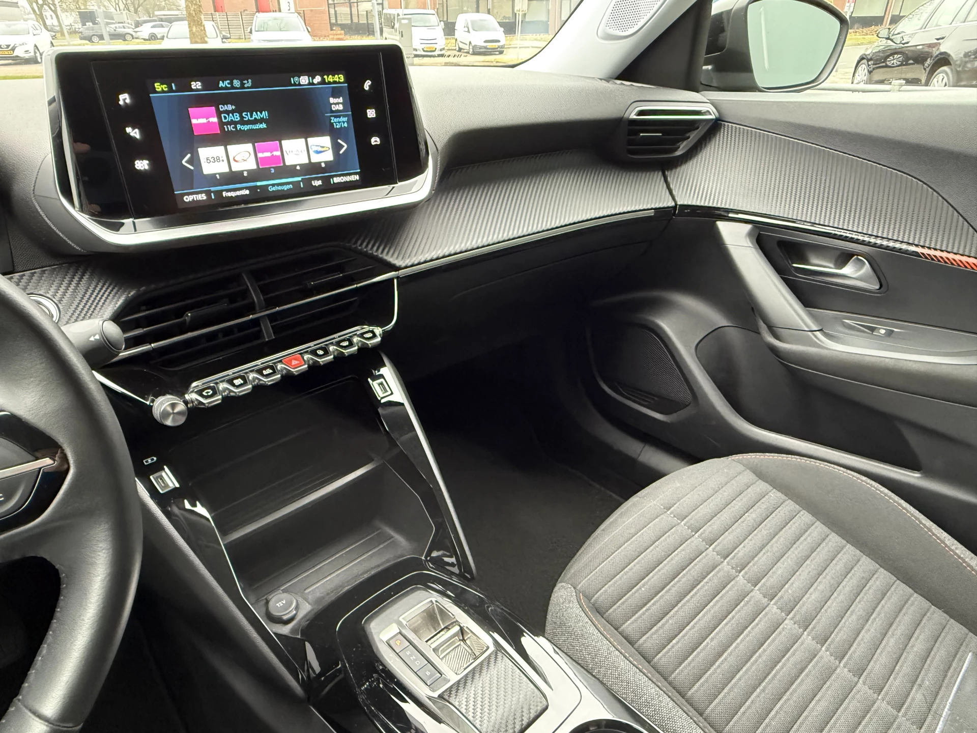 Hoofdafbeelding Peugeot e-2008