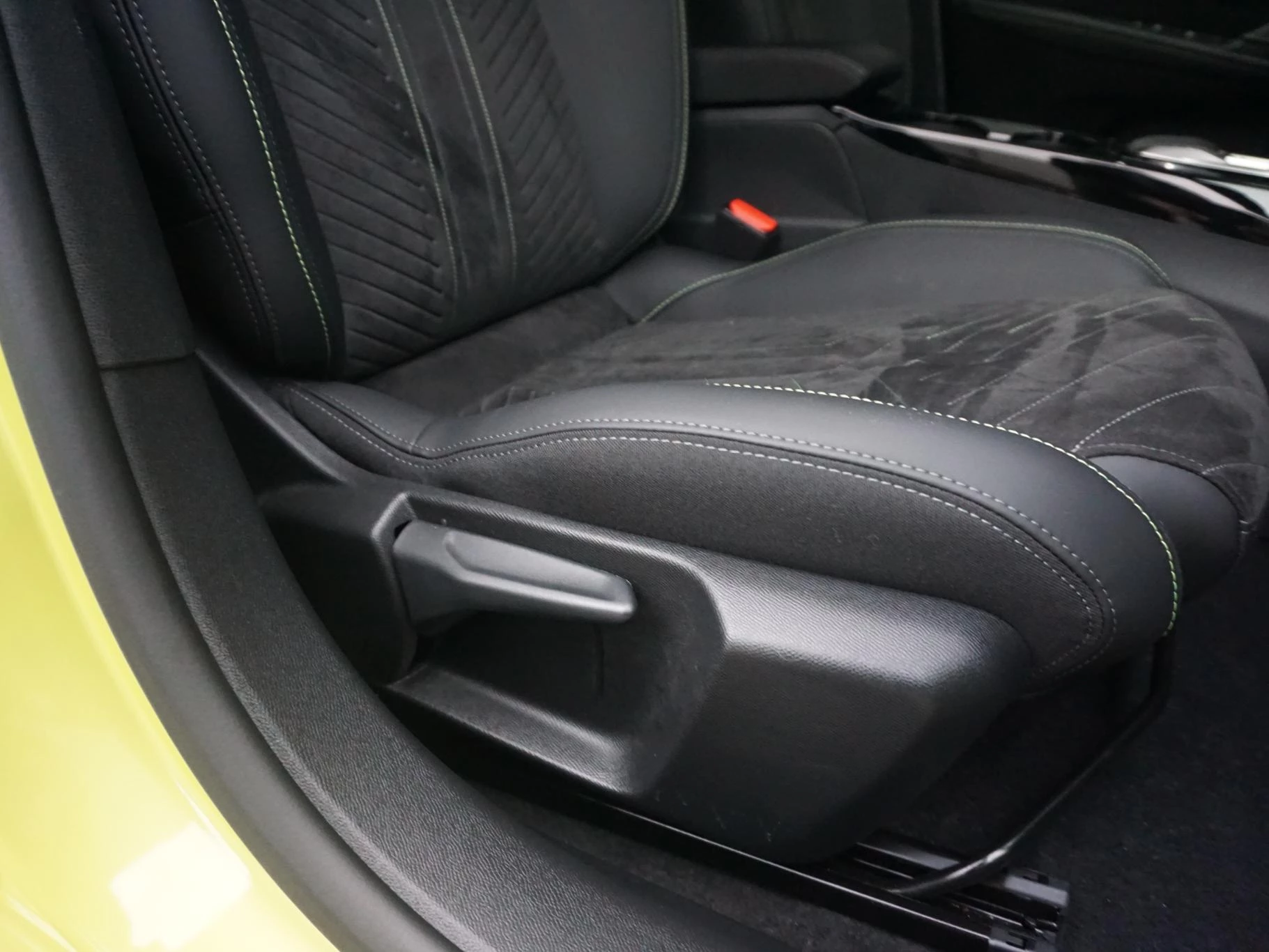 Hoofdafbeelding Peugeot e-208