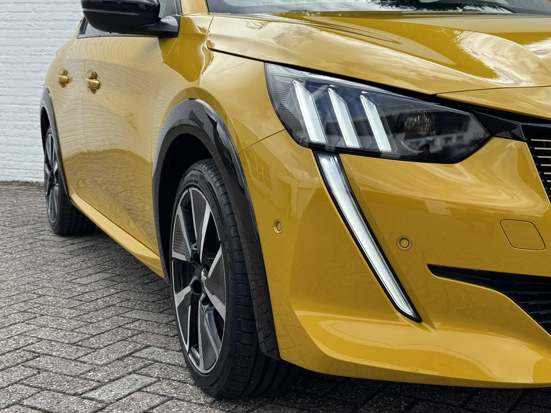 Hoofdafbeelding Peugeot e-208