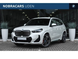 Hoofdafbeelding BMW iX1 BMW iX1 eDrive20 High Executive M Sport / Sportstoelen / Adaptieve LED / Comfort Access / M Adaptief onderstel / Parking Assistant Plus / Stuurverwarming