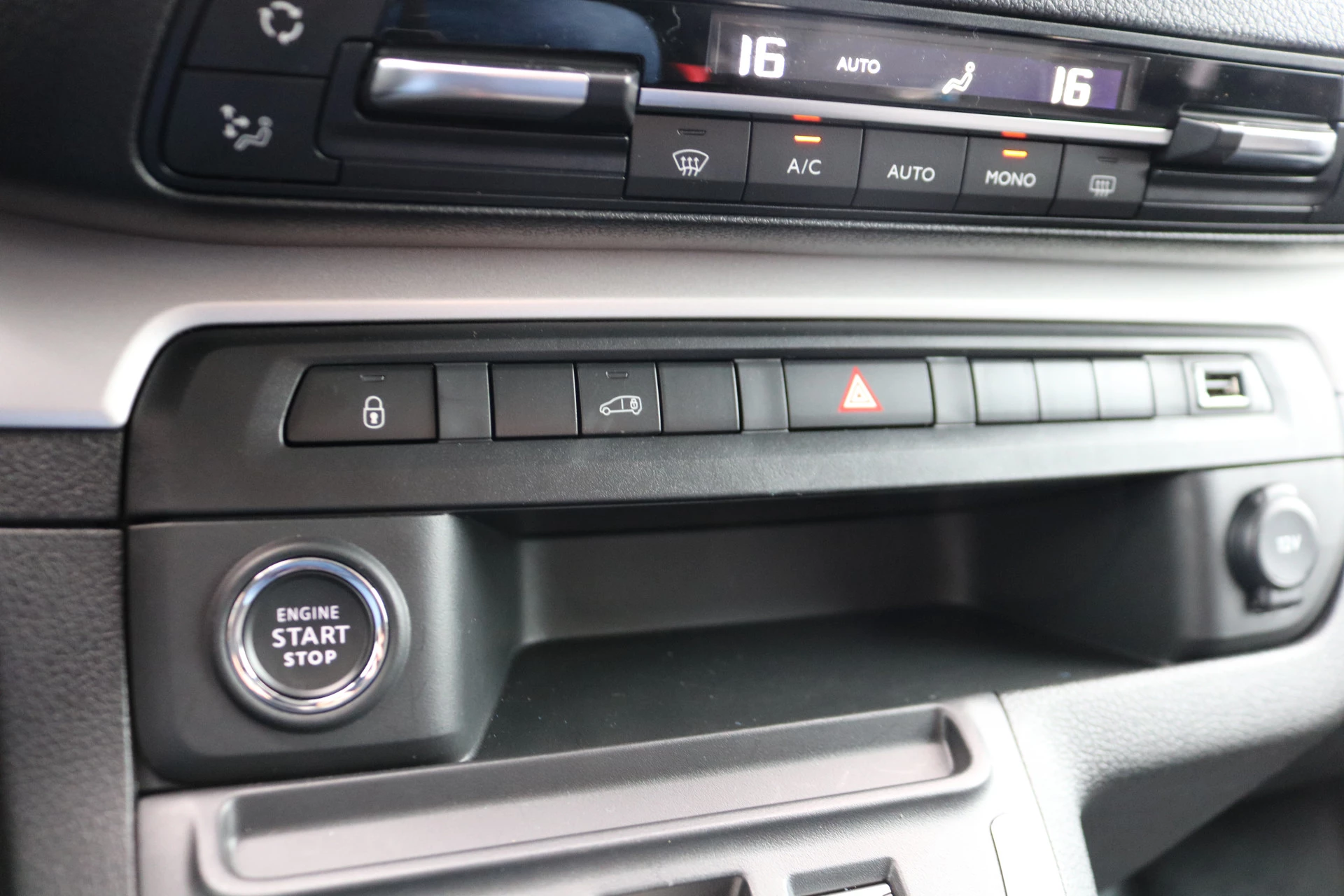 Hoofdafbeelding Peugeot e-Expert