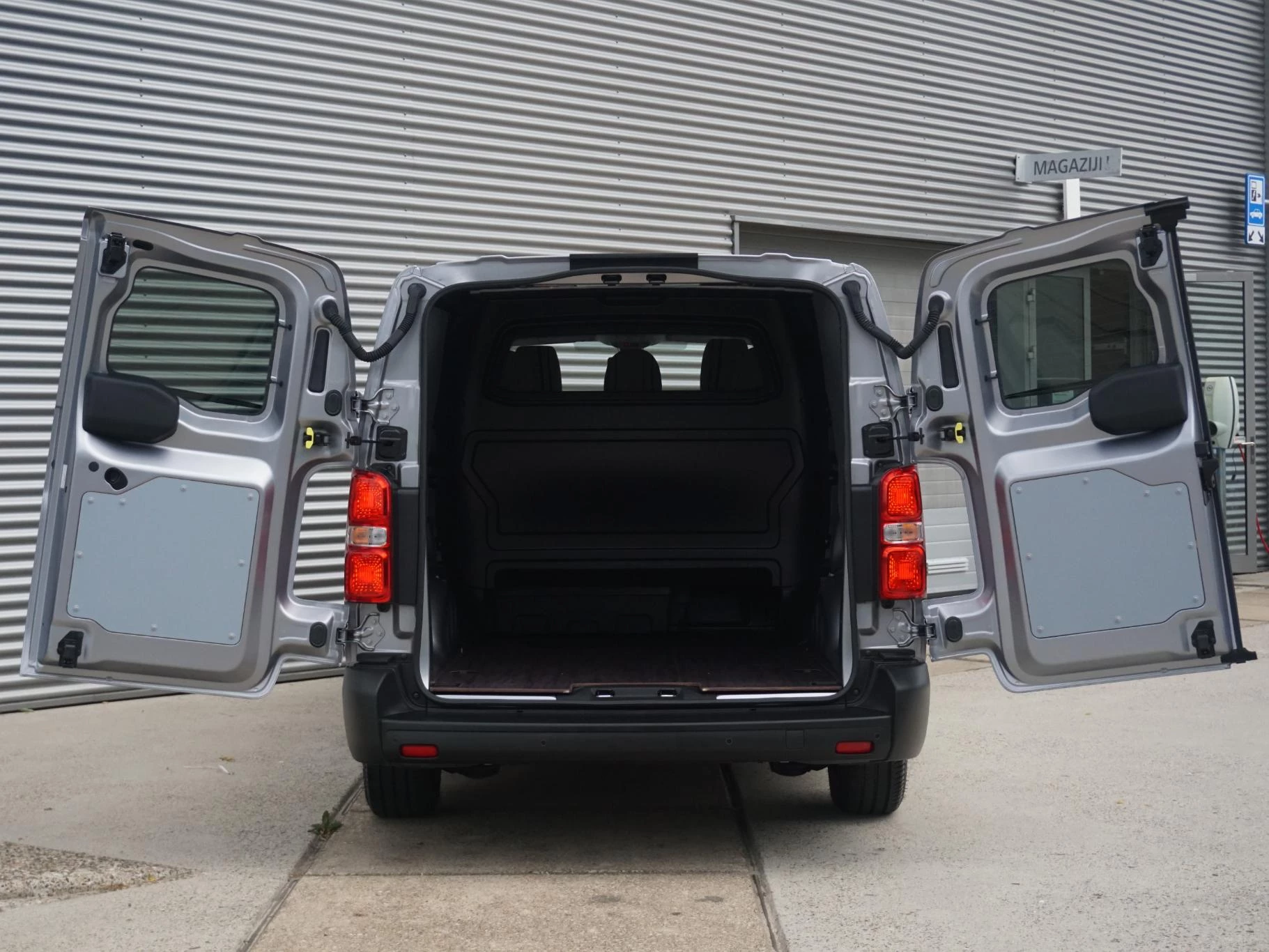 Hoofdafbeelding Peugeot e-Expert