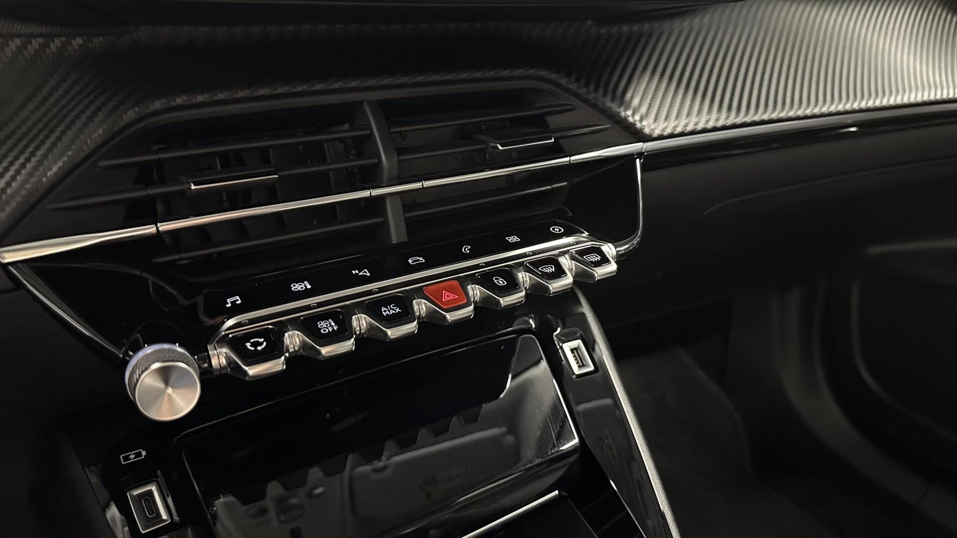 Hoofdafbeelding Peugeot e-2008