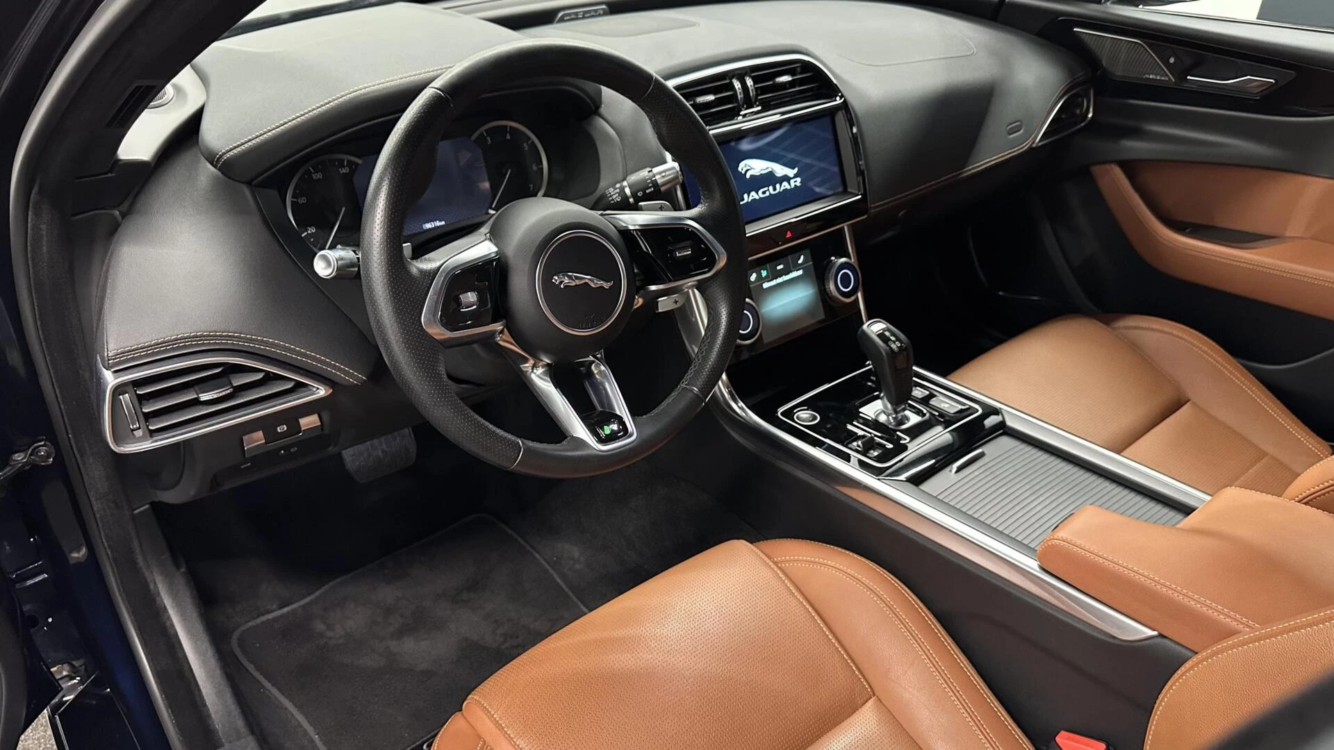 Hoofdafbeelding Jaguar XE
