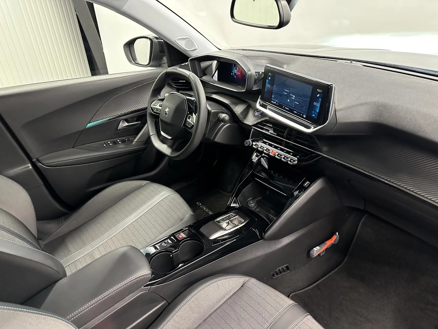 Hoofdafbeelding Peugeot e-2008