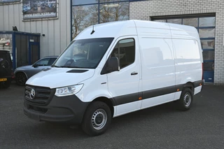 Hoofdafbeelding Mercedes-Benz eSprinter Mercedes-Benz eSprinter 314 L2H2 Pro 56kWh Snel laden, Trekhaak, Etc.