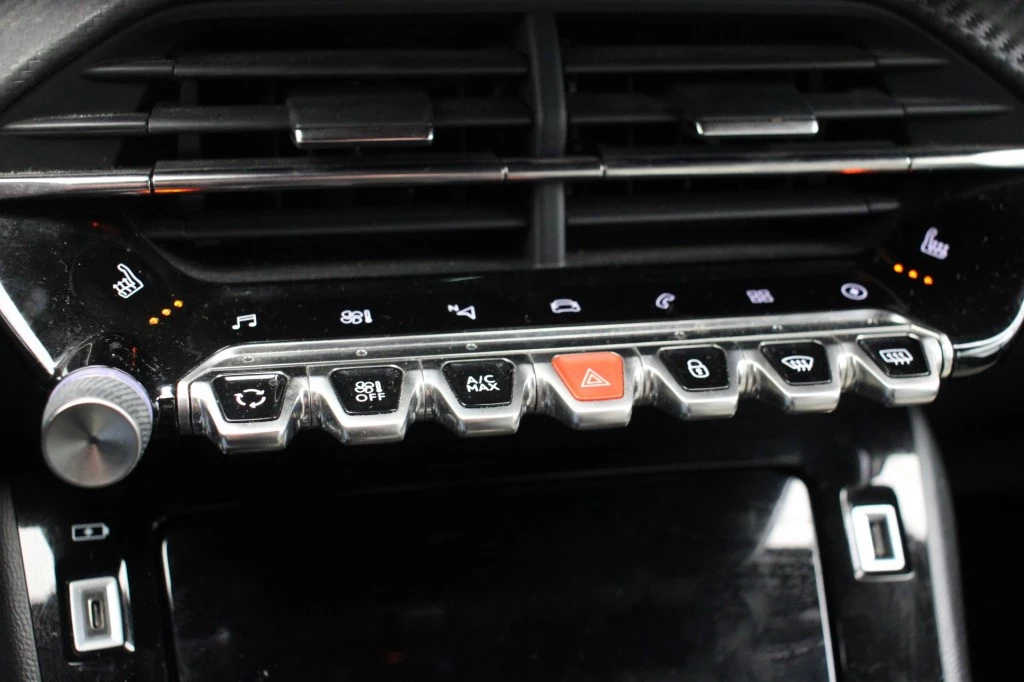 Hoofdafbeelding Peugeot e-2008